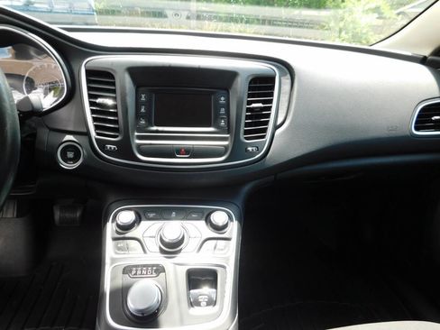 Used 2017 Chrysler 200 LX FWD image 7