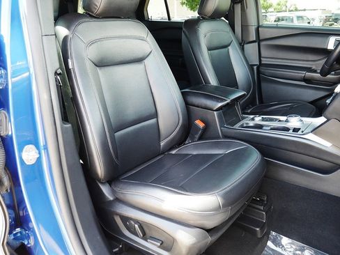 Used 2020 Ford Explorer XLT w/ Equipment Group 202A AWD/4WD image 65