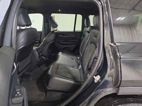 Used 2025 Jeep Grand Cherokee Altitude AWD/4WD image 23