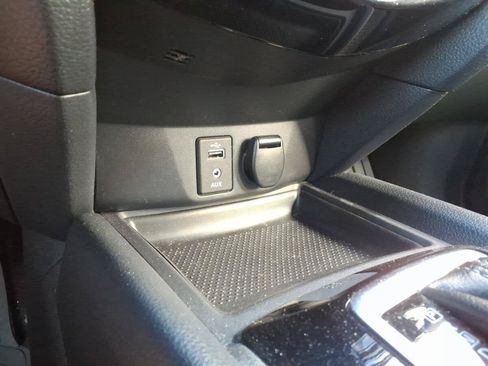 Used 2017 Nissan Rogue SV AWD/4WD image 23
