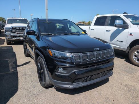 Used 2022 Jeep Compass Latitude w/ Sun and Sound Group FWD image 2