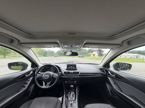 Used 2015 MAZDA MAZDA3 i Touring w/ Technology Package FWD image 17