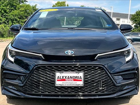 Used 2025 Toyota Corolla SE AWD/4WD image 3