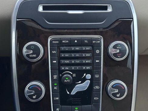 Used 2016 Volvo XC70 T5 Premier image 24