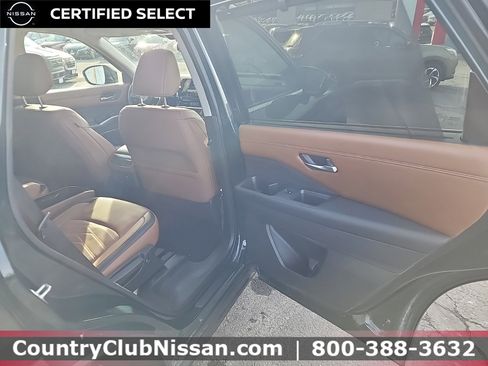 Certified 2022 Nissan Pathfinder Platinum w/ Cargo Package image 32