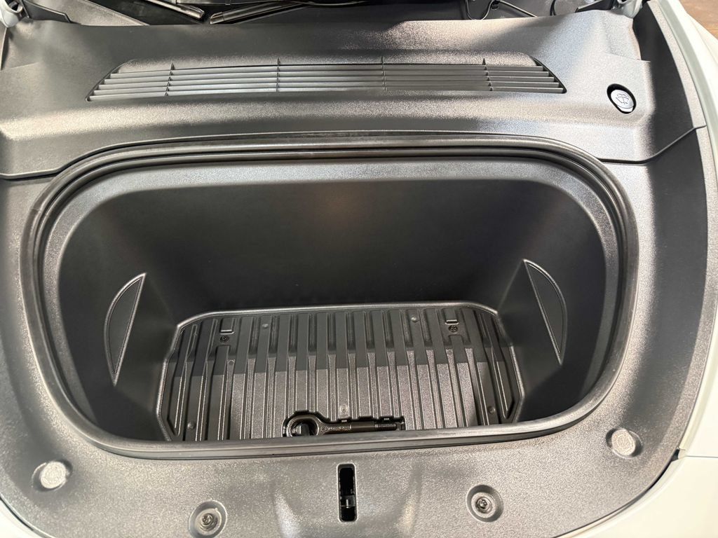 Used 2021 Tesla Model Y Long Range AWD/4WD image 85