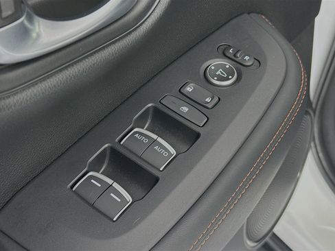 Certified 2025 Honda HR-V Sport image 17