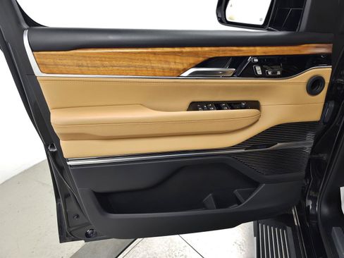 Used 2022 Jeep Grand Wagoneer Series III w/ Rear Seat Video Group 1 AWD/4WD image 15