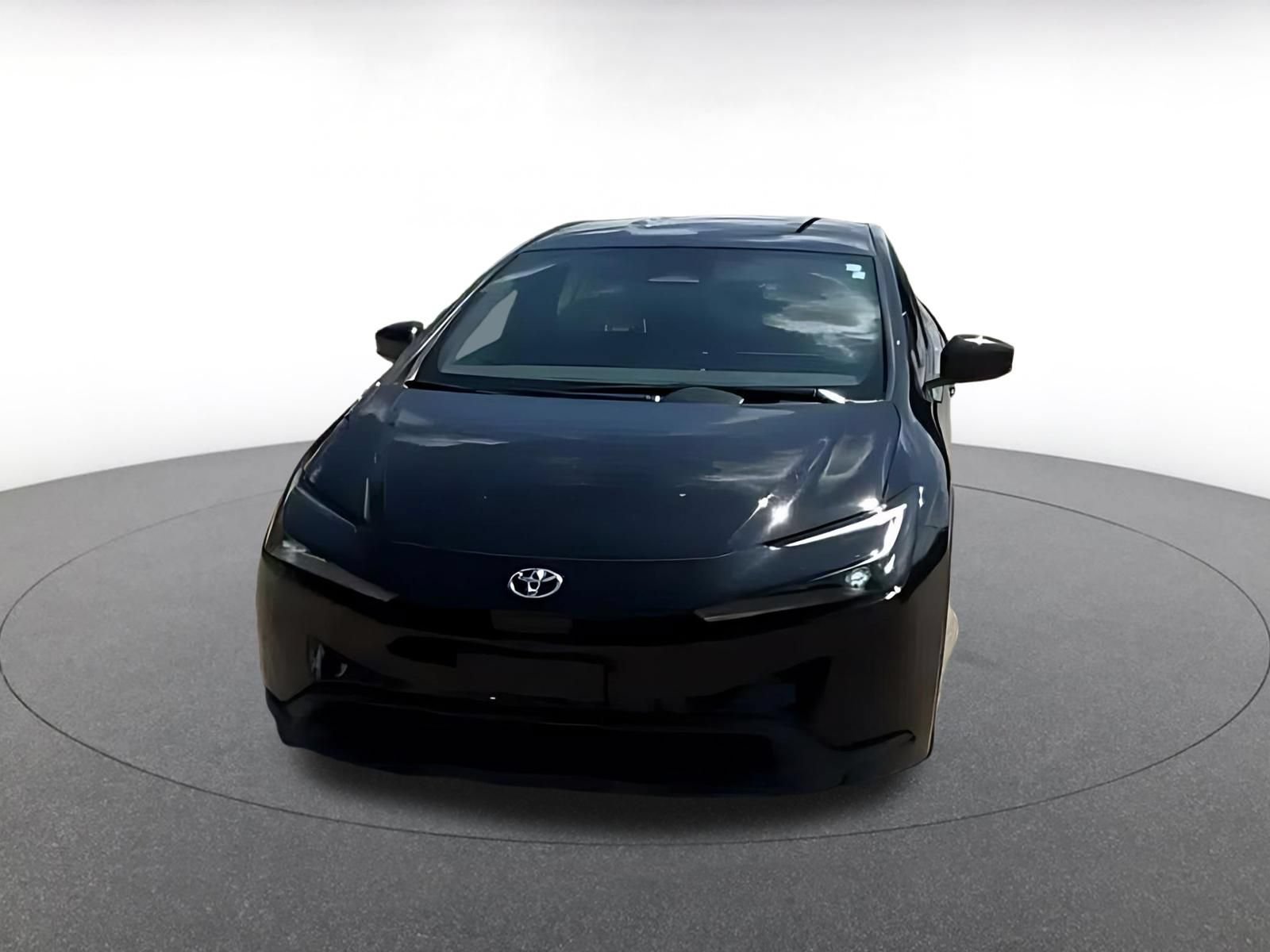 Used 2024 Toyota Prius LE FWD image 4