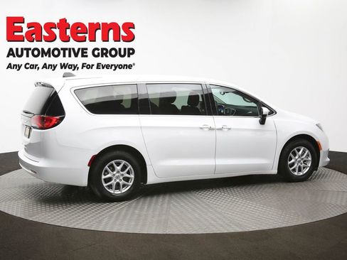 Used 2023 Chrysler Voyager LX image 43