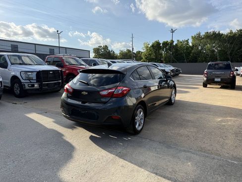 Used 2018 Chevrolet Cruze LT w/ Convenience Package FWD image 5