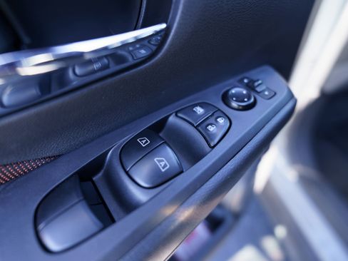 Used 2023 Nissan Kicks SR image 16