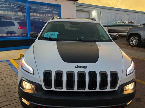 Used 2015 Jeep Cherokee Trailhawk w/ Comfort/Convenience Group AWD/4WD image 2