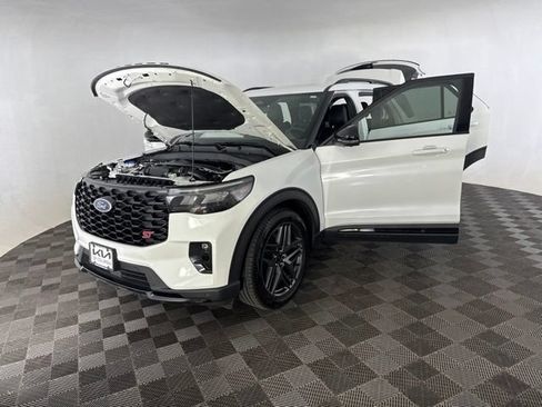Used 2025 Ford Explorer ST w/ Sun And Sound Package AWD/4WD image 12