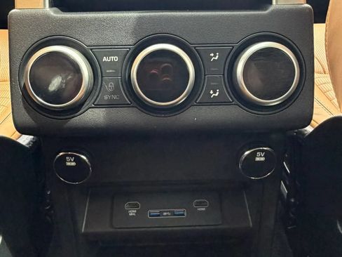 Used 2017 Land Rover Discovery HSE Luxury AWD/4WD image 14