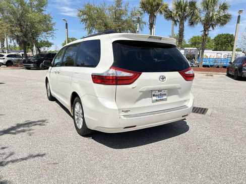 Used 2015 Toyota Sienna XLE image 4