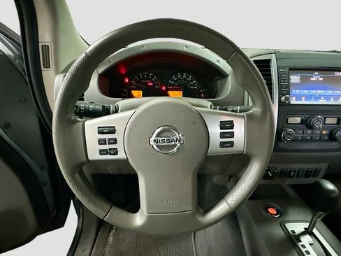 Used 2020 Nissan Frontier SV image 12