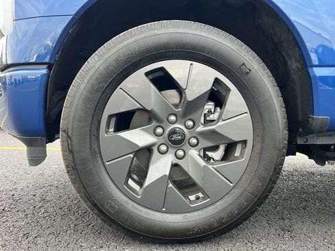 Used 2022 Ford F150 Lightning Lariat image 19