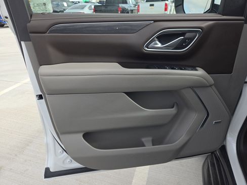 Used 2024 GMC Yukon XL SLT image 14