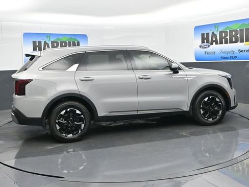Used 2025 Kia Sorento S w/ Panoramic Sunroof Package FWD image 6