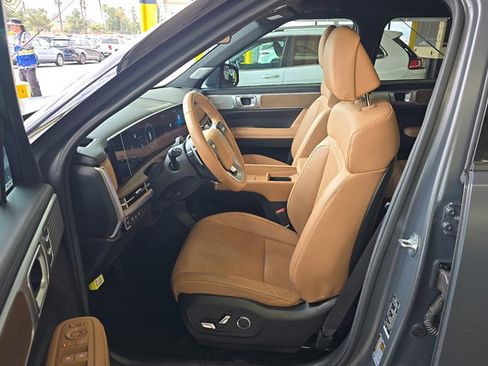 Used 2025 Hyundai Santa Fe Limited AWD/4WD image 5