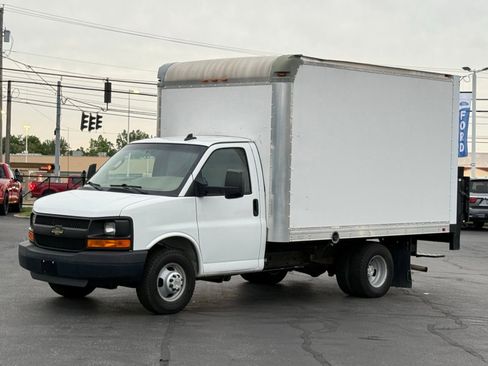 Used 2016 Chevrolet Express 3500 RWD image 8