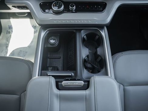 Used 2025 Ford Expedition Active RWD image 40