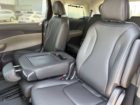 New 2027 Kia Carnival EX FWD image 19