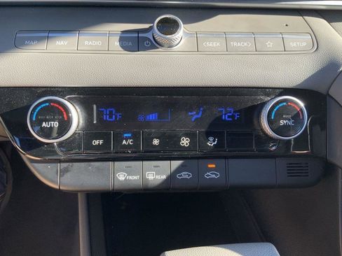 Used 2024 Hyundai Elantra SEL image 38