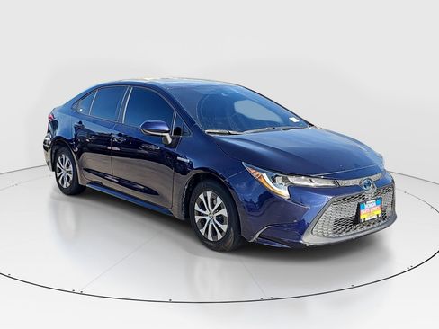 Used 2021 Toyota Corolla LE FWD image 3