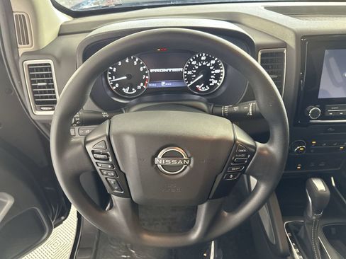 Used 2024 Nissan Frontier SV w/ Technology Package RWD image 14