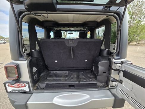 Used 2012 Jeep Wrangler Sahara w/ Connectivity Group AWD/4WD image 15