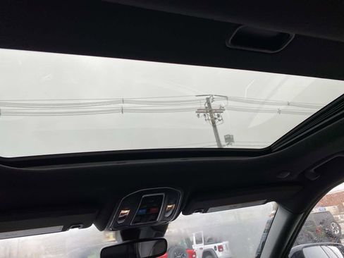 Used 2023 Jeep Grand Cherokee Altitude image 11