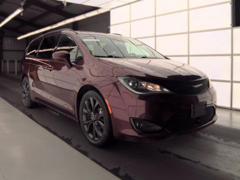 Used 2019 Chrysler Pacifica Touring-L Plus w/ Advanced Safetytec Group FWD image 3