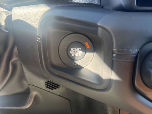 Used 2025 Jeep Wrangler Unlimited Sahara AWD/4WD image 22