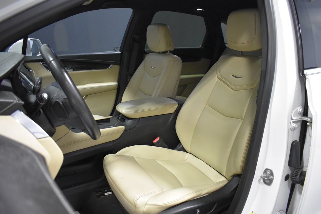 Used 2018 Cadillac XT5 FWD image 5