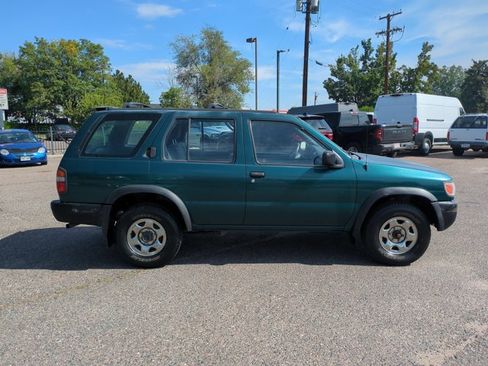 Used 1997 Nissan Pathfinder LE AWD/4WD image 4