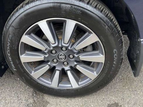 Used 2020 Toyota Sienna XLE w/ XLE Navigation Package image 12