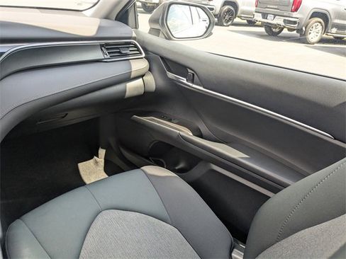 Used 2022 Toyota Camry LE image 17