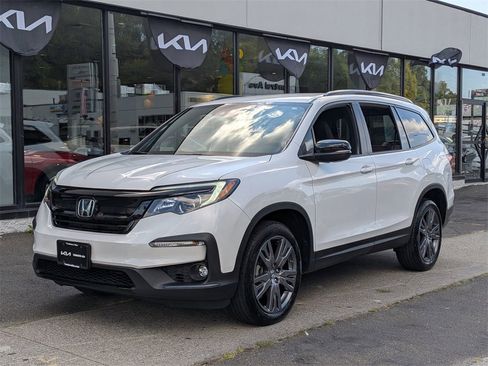 Used 2022 Honda Pilot Sport image 2