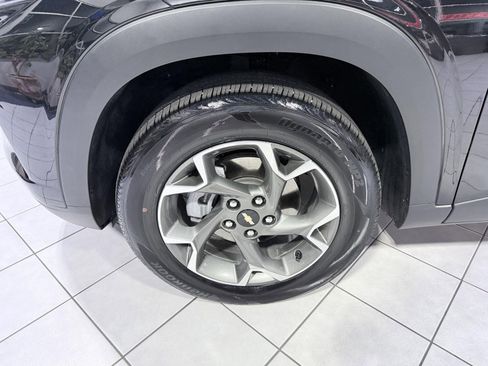 Used 2025 Chevrolet Trax LT w/ LT Convenience Package image 32