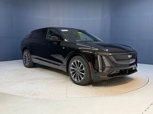 New 2026 Cadillac Lyriq Sport AWD/4WD image 7