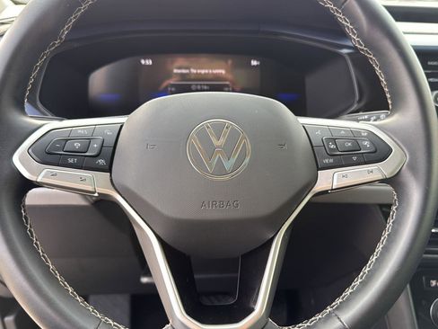 Used 2024 Volkswagen Taos SE image 19