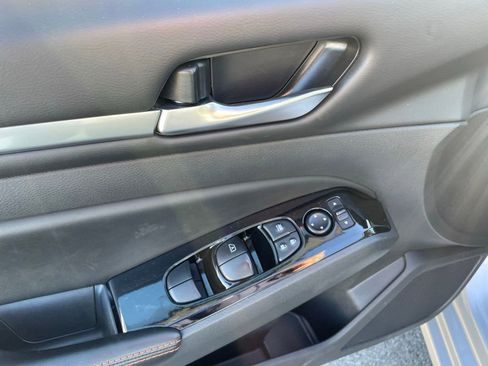 Used 2024 Nissan Altima 2.5 SR image 12