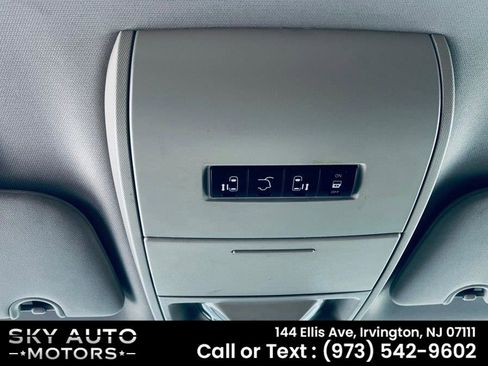 Used 2014 Dodge Grand Caravan SXT image 18