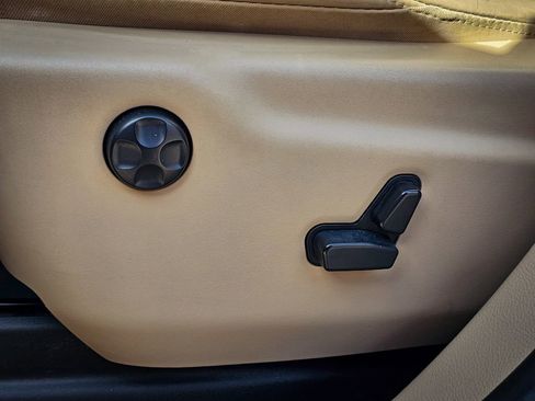 Used 2017 Jeep Grand Cherokee Limited image 16