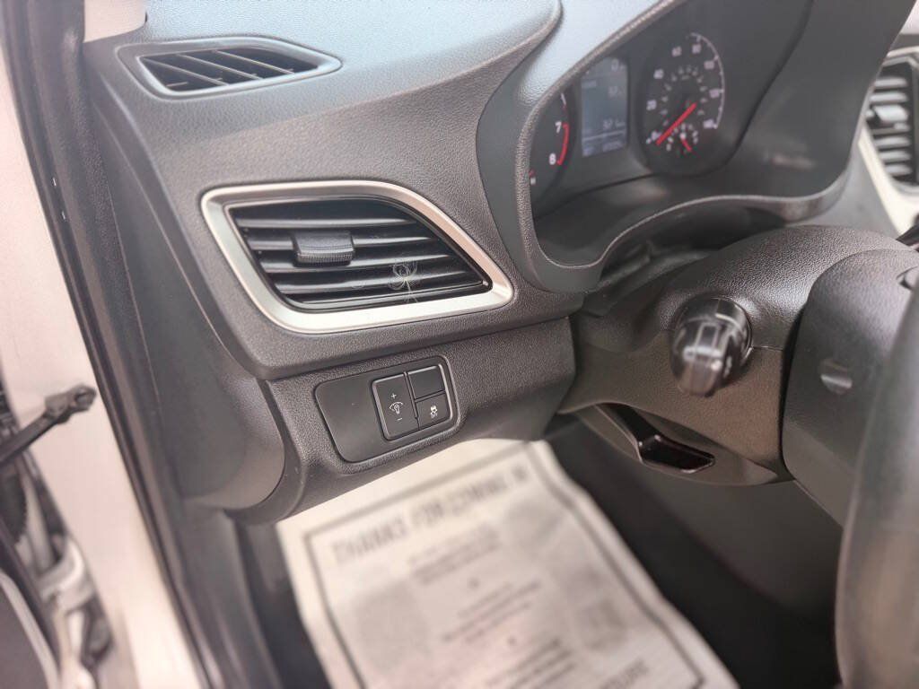 Used 2019 Hyundai Accent SE FWD image 26