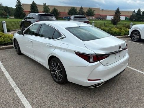Used 2023 Lexus ES 350 w/ Premium Package FWD image 3