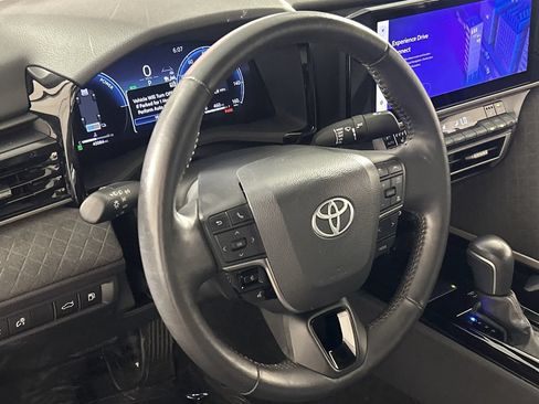 Used 2025 Toyota Camry XLE FWD image 14