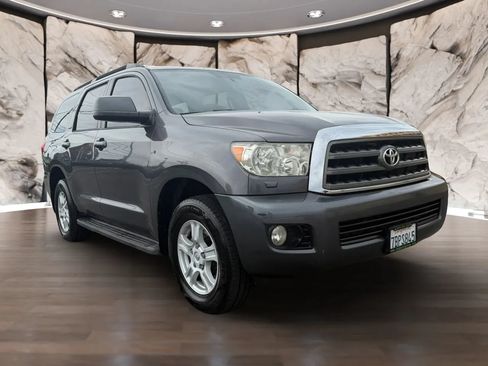 Used 2013 Toyota Sequoia SR5 RWD image 3